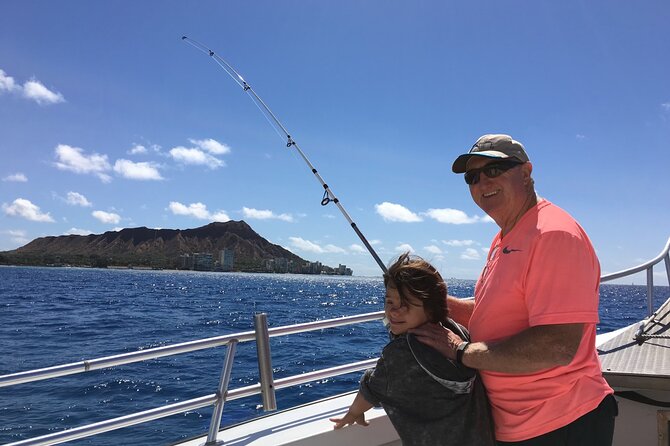 3-Hour Fishing Trip in Waikiki - Boat comfort and group size
