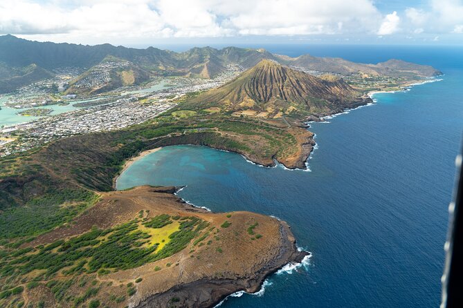 30 Minutes SHARED Helicopter Tour in Honolulu - The Honolulu harbor and Ala Moana opening