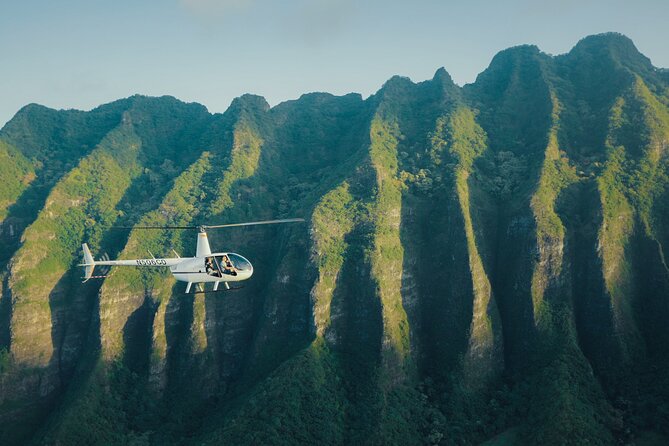 60 Minutes SHARED Helicopter Tour in Honolulu - The windward coast and Kaneohe Bay