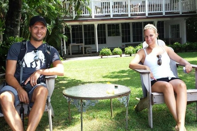 Afternoon at McGarret - Hawaii 5-0 TV Tour - Small-group transport makes the afternoon easy