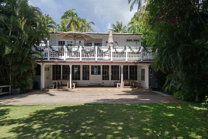 Afternoon at McGarret - Hawaii 5-0 TV Tour - The guides can make or break the day