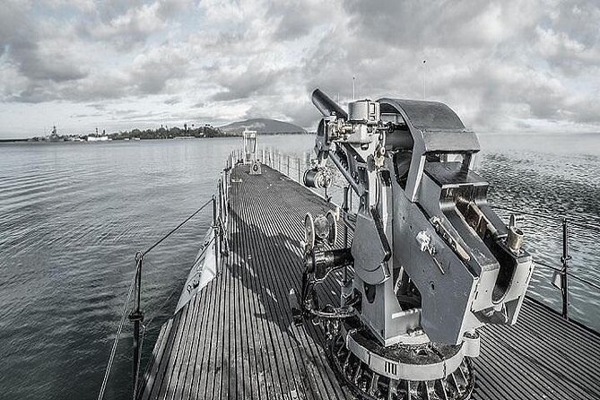 Battleships of WWII at Pearl Harbor from Waikiki - Iolani Palace and the final Hawaiian monarchy