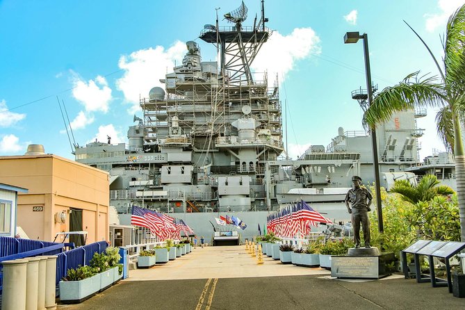 Best Of Pearl Harbor: The Complete Experience Tour - The Bowfin shows the cramped side of war