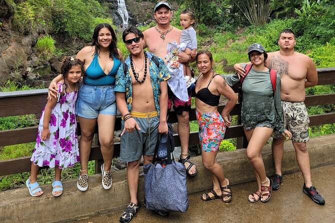 Byodo Temple and Waimea Botanical Garden Tour - Lunch at Liliha Bakery and Honolulu’s royal center