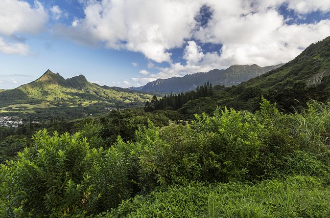 Circle Island (Holoholo Mokupuni) from Ko'olina - Nu’uanu Pali supplies views and Hawaiian history