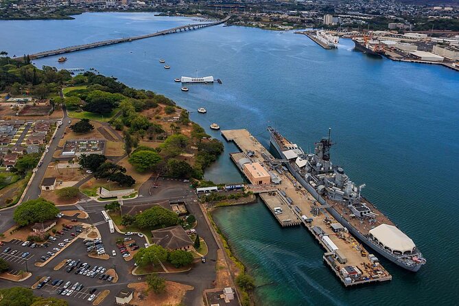 Deluxe Arizona Memorial and USS Missouri Battleship Tour - A short drive through historic Honolulu
