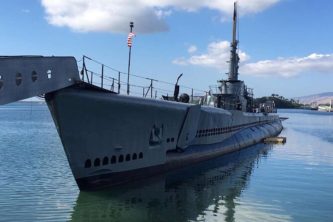 Deluxe Arizona Memorial Bowfin Submarine and Honolulu City Tour - Small-group transport is useful, but set realistic expectations
