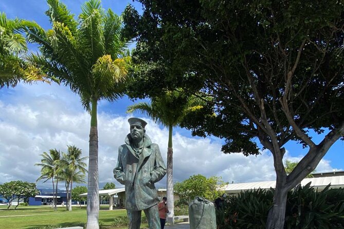 Deluxe Pearl Harbor, Arizona Memorial, and Visitor Center Tour - What the guide adds, and what the guide cannot do