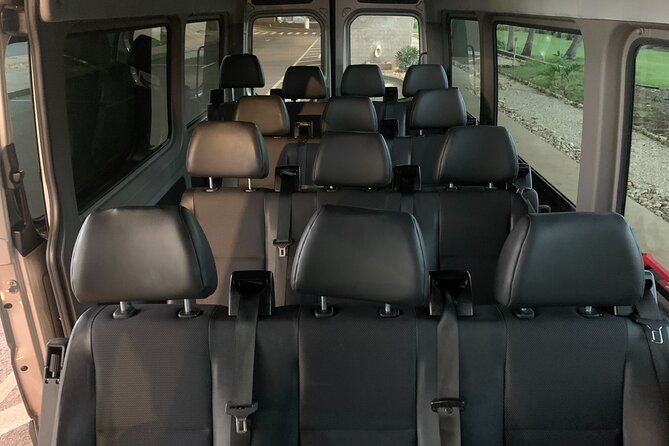 Departure Shuttle: Waikiki Hotel to Airport - A simple Waikiki-to-airport ride