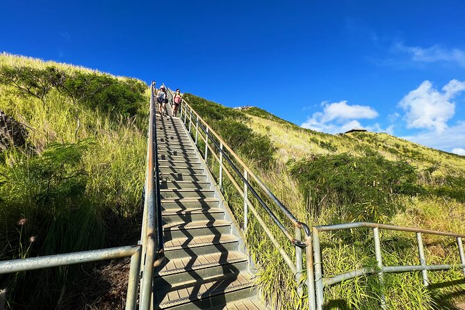 Diamond Head Hiking and Oahu Island Experience feat. North Shore - Macadamia nuts and the road toward Kualoa