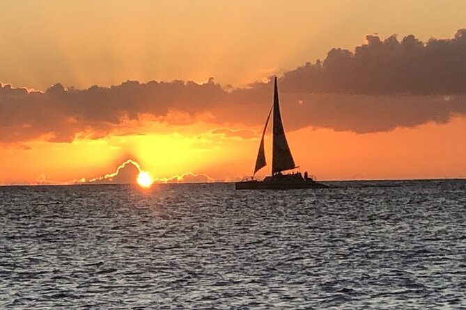 Diamond Head Sunset Sail - A crew that keeps the evening personal