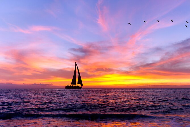 Diamond Head Sunset Sail - Sunset colors and a complimentary tropical drink