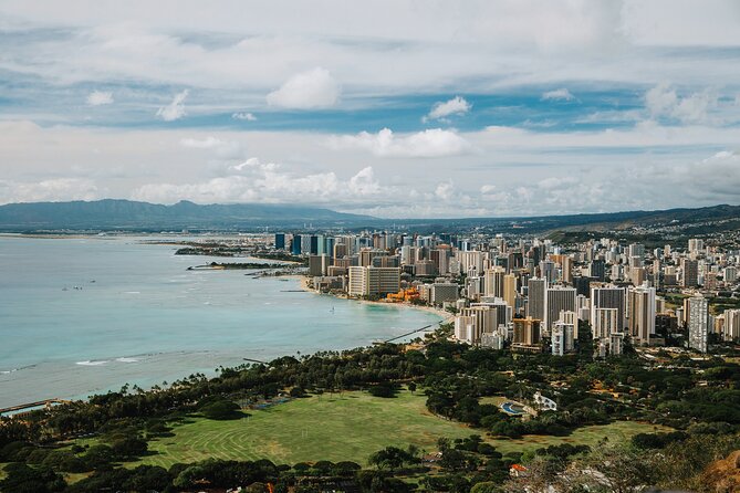 Electric Bike Rentals Waikiki: Honolulu E- Bike Rentals - Using the bike to explore Waikiki neighborhoods