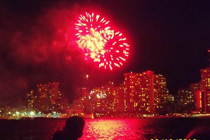 Friday Fireworks Dinner Sail from the Hilton Hawaiian Village - Dinner: A Casual Plate, Not the Reason to Come