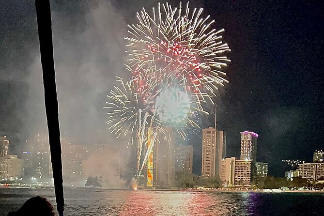 Friday Night Firework Cruise in Waikiki - The fireworks: brief, bright, and easy to watch