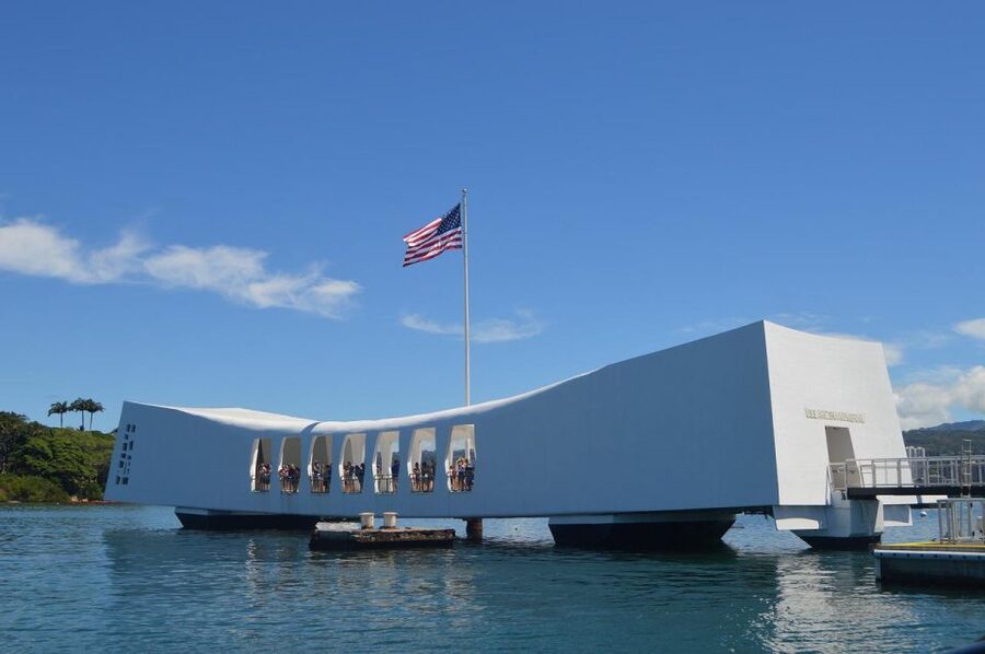 From Waikiki: Pearl Harbor USS Arizona Memorial Program - The return drive through Honolulu