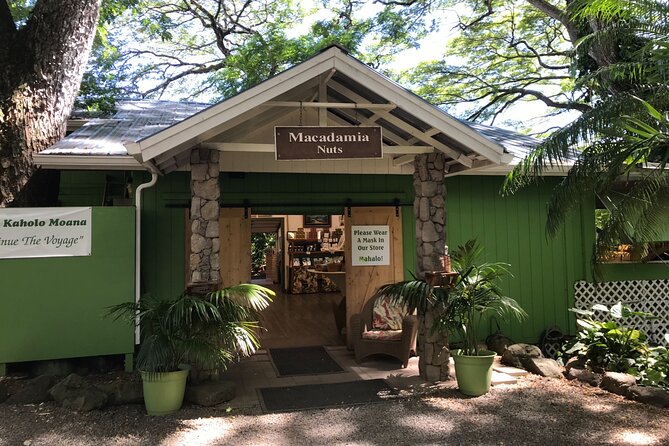 Full-Day Circle Island Guided Tour of Oahu - Coffee, pineapple, and the final stops