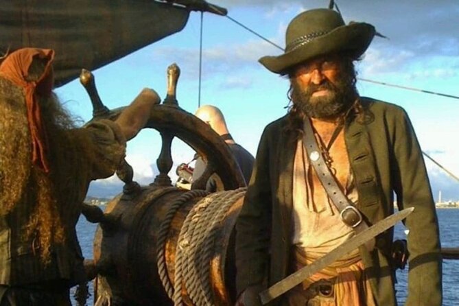 Half Day Deluxe Island Movie Tour: LOST, Jurassic, Pirates - Papa‘iloa Beach, the LOST beach area, and turtle etiquette
