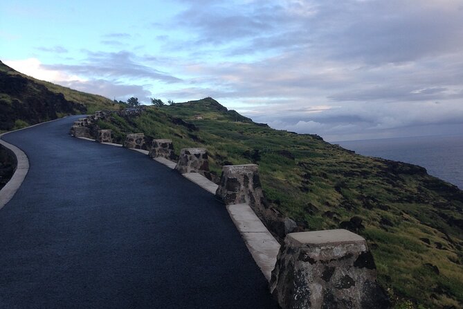 Half-Day Hiking Tour to Diamond Head and Makapuu Lighthouse - Fitness, shoes, water, and heat