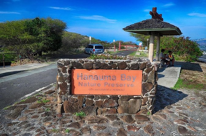 Hanauma Bay Experience with Admission Ticket and Equipment - What the bay itself offers