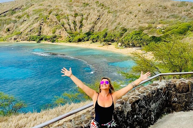 Hanauma Bay Snorkeling - Entering Hanauma Bay with the key fee in hand