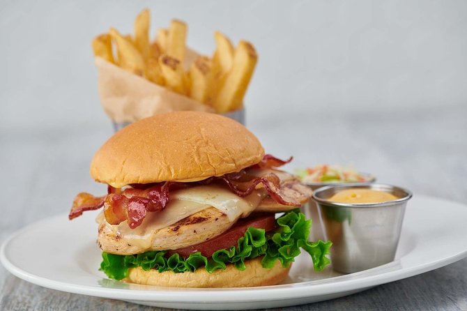 Hard Rock Cafe Honolulu - Who will enjoy this meal most?