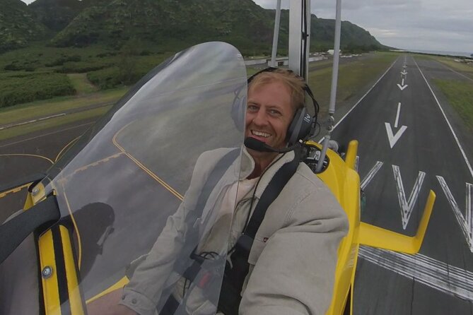 Hawaii Private Gyroplane Flights Over Oahu’s North Shore - The first minutes: aircraft briefing and headset check