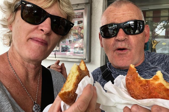 Hawaiian Food Tour by Bike in Oahu - Kelly’s guiding style and the small-group setup