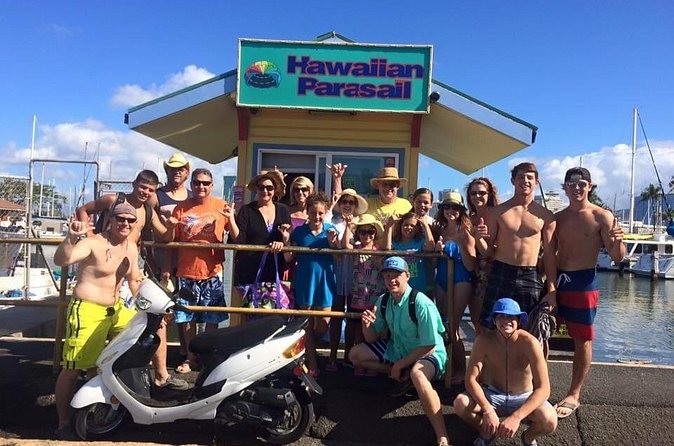 Hawaiian Parasail Since 1977 from Waikiki Beach - Choosing a dry ride or a water touch