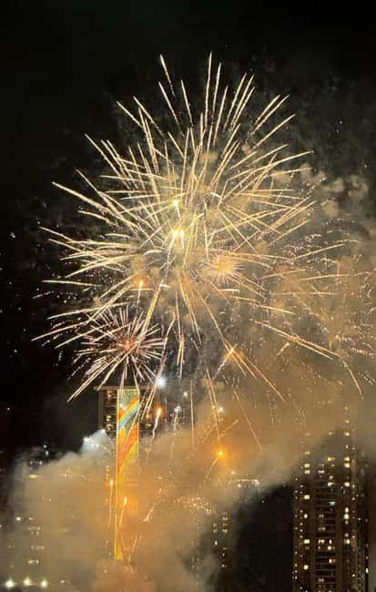 Honolulu: 1-Hour Friday Night Fireworks Cruise with Drinks - Leaving from Kewalo Basin Harbor