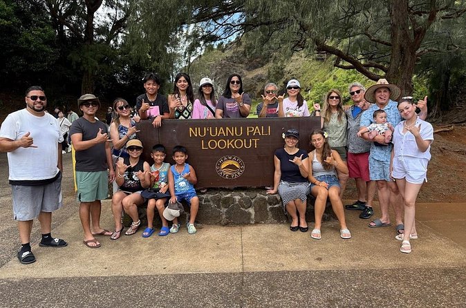 Honolulu Airport Shuttle & Circle Island Tour - A shrimp truck lunch on Kamehameha Highway