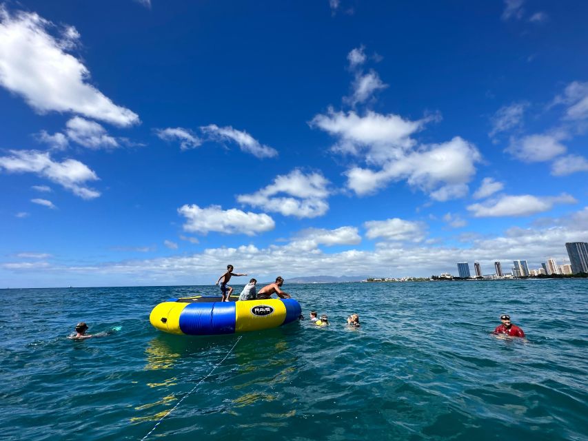 Honolulu: Deluxe Waikiki Snorkel and Wildlife Cruise - Cruising toward Diamond Head and watching for wildlife