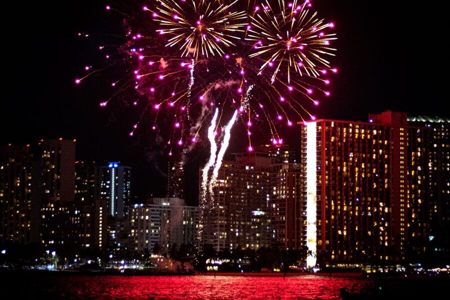 Honolulu: Friday Night Fireworks Cruise with Music - What the one-hour cruise feels like