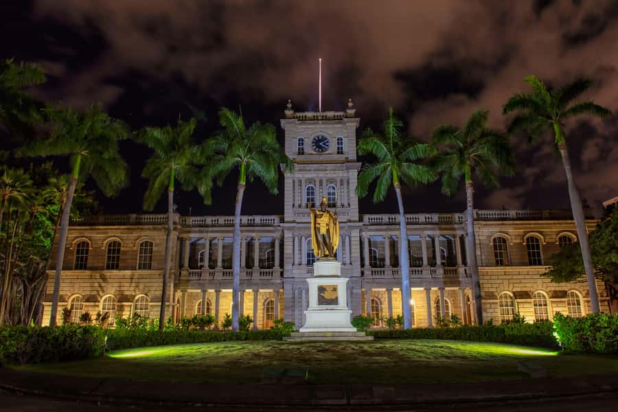 Honolulu Haunts: Ghosts and Spirits Walking Tour - Iolani Palace and the ghosts of Hawaiian royalty