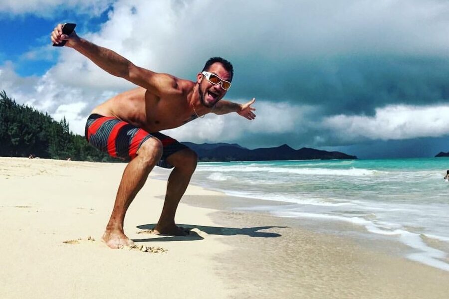 Honolulu: Highlights of Oahu Small Group Tour - Macadamia nuts, Chinaman’s Hat, and movie country