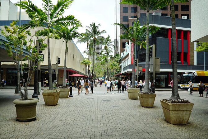 Honolulu Historic District a Smartphone Audio Walking Tour - Churches, gardens, and the memory of Queen Emma