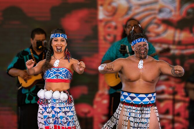 Honolulu: Ka Moana Lūʻau at Aloha Tower – Oceanfront Luau Show - The fire knife finale