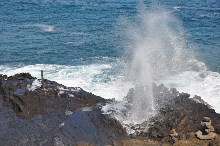Honolulu: Oahu Island Highlights Tour with Multiple Stops - Nuʻuanu Pali and the mountains above Kaneohe