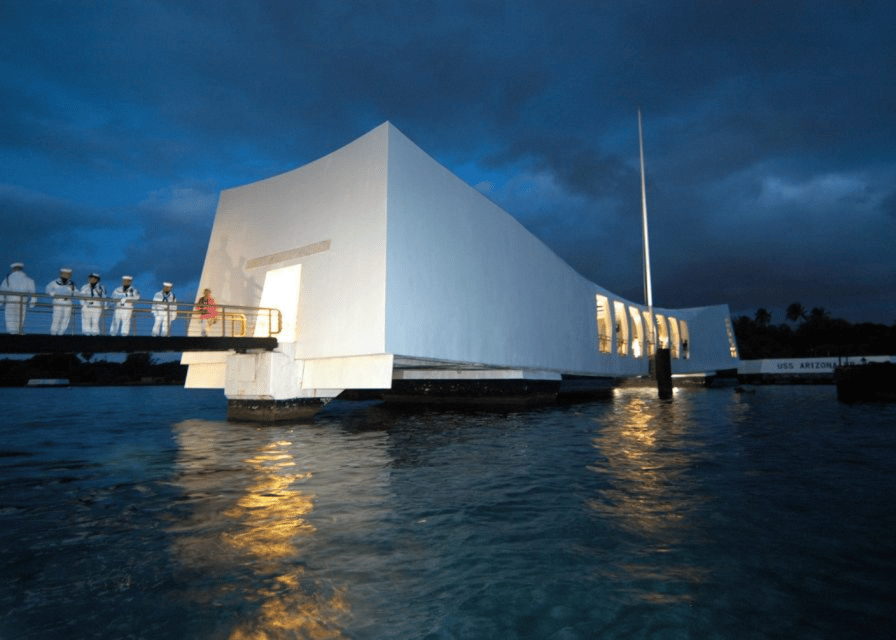 Honolulu: Pearl Harbor USS Arizona Memorial Tour - Entering the Pearl Harbor visitor center