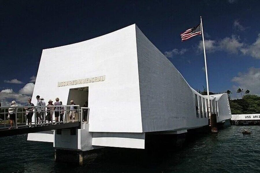 Honolulu: Pearl Harbor USS Arizona Memorial Tour - Taking the boat to the USS Arizona