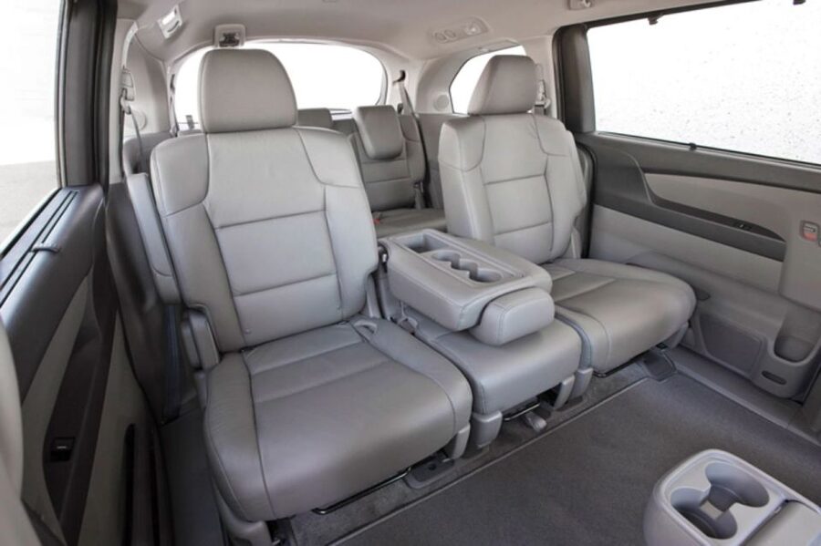 Honolulu: Private Airport Transfer with Arrival Lei Greeting - Meeting your driver at Honolulu Airport