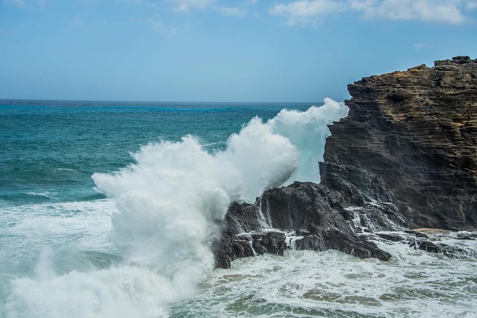 Honolulu Sea-Cliff with Sunset Photo Adventure - Halona Blowhole and the force of the coast
