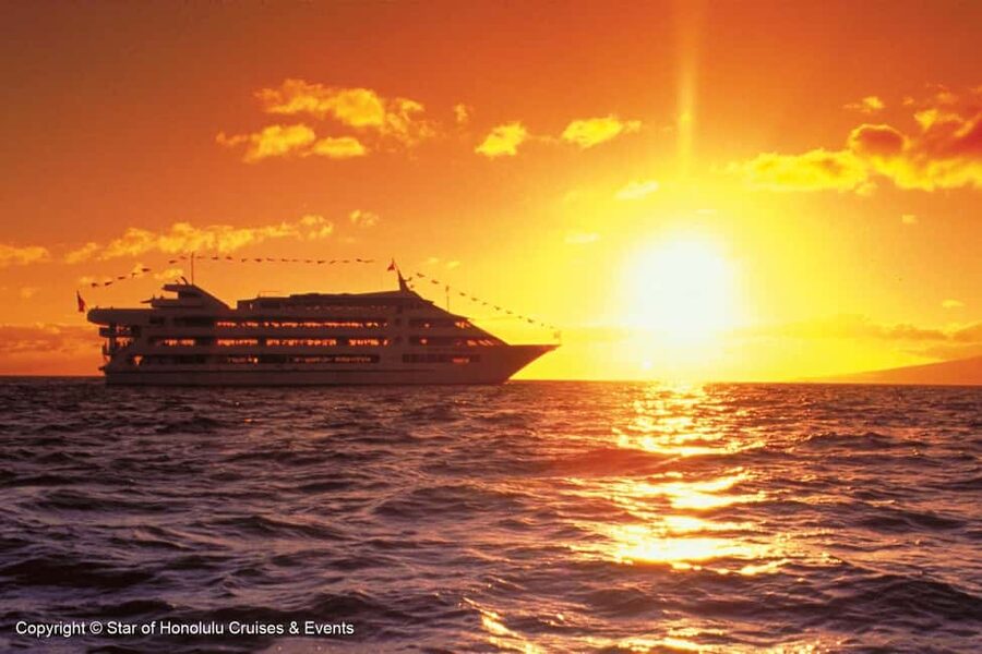Honolulu: Sunset 5 Course Dinner Cruise with Entertainment - Five Courses With Maine Lobster and Tenderloin