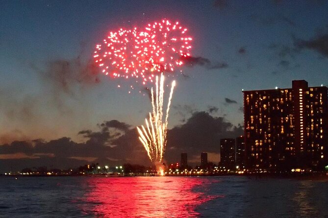 Honolulu Sunset Dinner Cruise with Friday Fireworks Show - Key points before you book