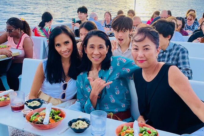 Honolulu Sunset Dinner Cruise with Friday Fireworks Show - How the two-and-a-half-hour schedule works