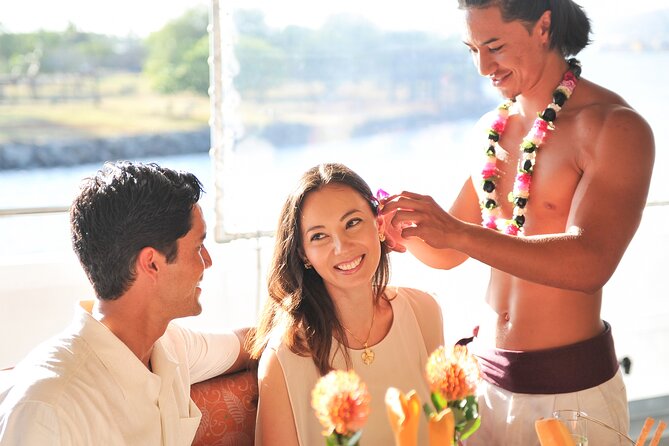 Honolulu: Three Star Deluxe Sunset Dinner Cruise and Show - Key things to know before booking