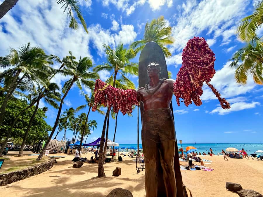 Honolulu: Waikiki Food Tour with Local Guide - Waikiki streets, beachfront energy, and local context