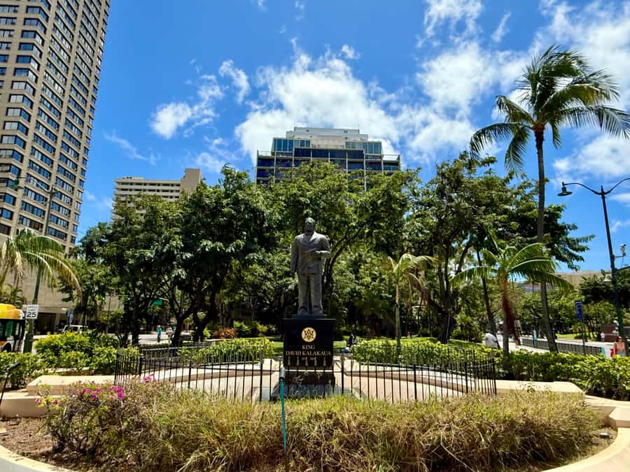 Honolulu: Waikiki Food Tour with Local Guide - Poke bowls and the taste of the Pacific