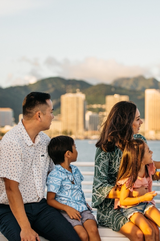 Honolulu: Waikiki Sunset and Cocktail Cruise - Who should book this cruise