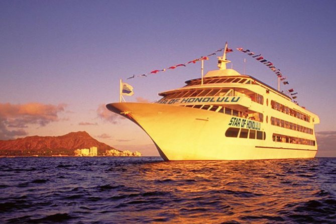 Independence Day Cruise - Hawaiian entertainment gives the evening its rhythm